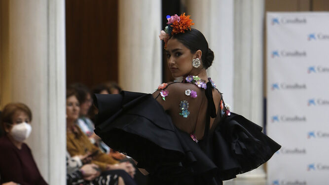 Una de las propuestas de moda flamenca vistas en el desfile de CaixaBank.