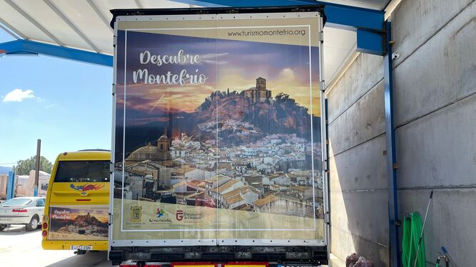 Imagen de la serigrafía de Montefrío en un camión