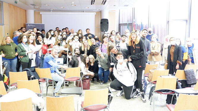Imagen de los participantes en el concurso Hackathon Intercentros 2022 de Granada