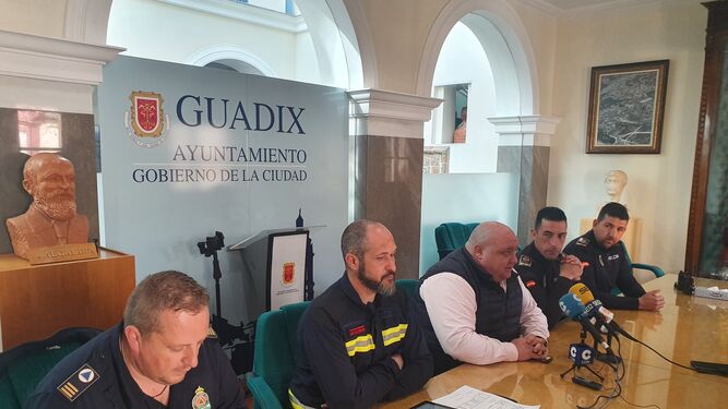 Imagen de la rueda de prensa de balance de las actuaciones en seguridad de la Semana Santa de Guadix