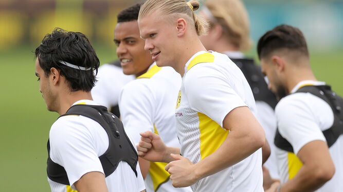 Haaland entrena con sus todavía compañeros del Dortmund.