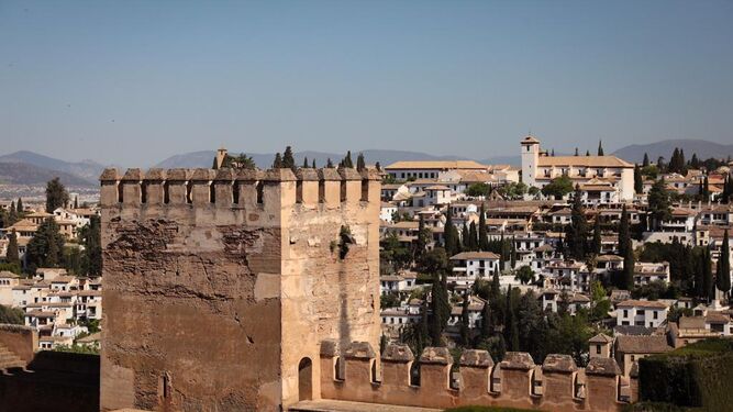 La Torre de las Gallinas de la Alhambra, afectada por los terremotos.
