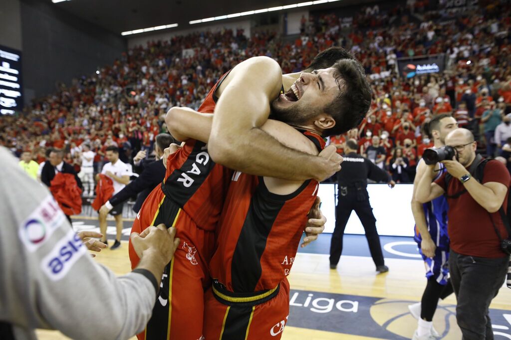Las mejores fotos de la fiesta del ascenso a la Liga ACB del Covir&aacute;n Granada