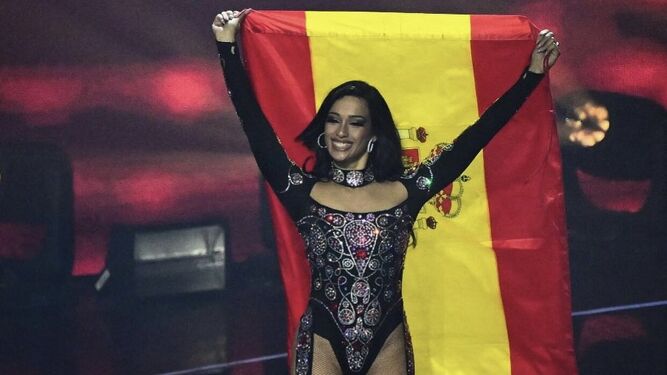 Chanel con la bandera española en el inicio del festival en Turín