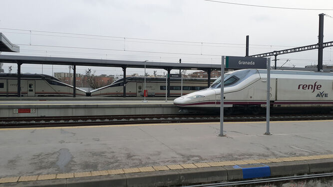Trenes Avant y AVE en la Estación de Granada