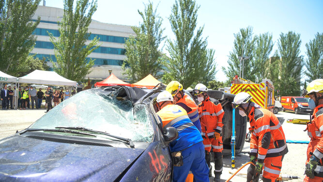 Un ejercicio para saber cómo actuar en un accidente de tráfico: el 061 y la Fiscalía de Seguridad Vial presentan su protocolo en Granada