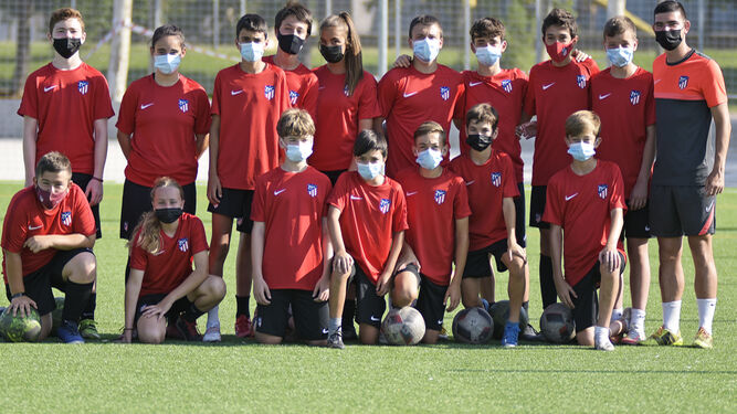Los niños entrenarán con equipaciones oficiales del Atlético de Madrid.