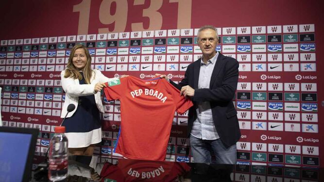 Patricia Rodríguez y Pep Boada, el día de la presentación del ya ex director deportivo del Granada CF