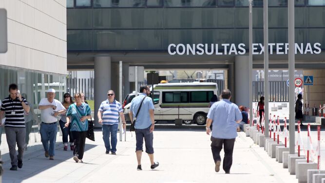 Acceso a las consultas externas del Hospital Clínico Universitario San Cecilio de Granada