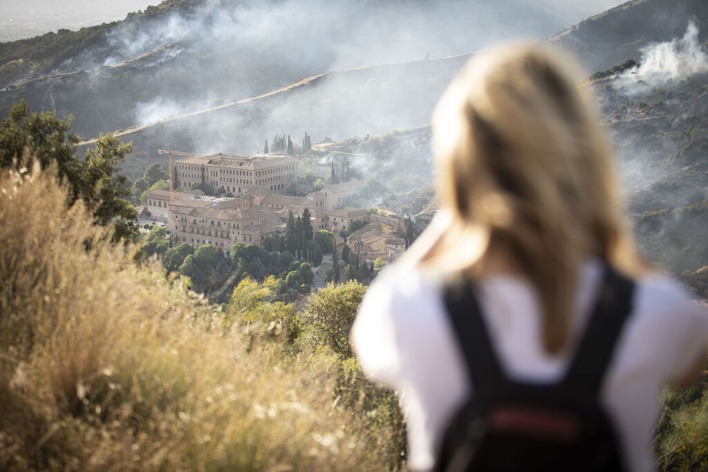 As&iacute; ha sido el incendio que ha quemado el cerro de San Miguel en Granada