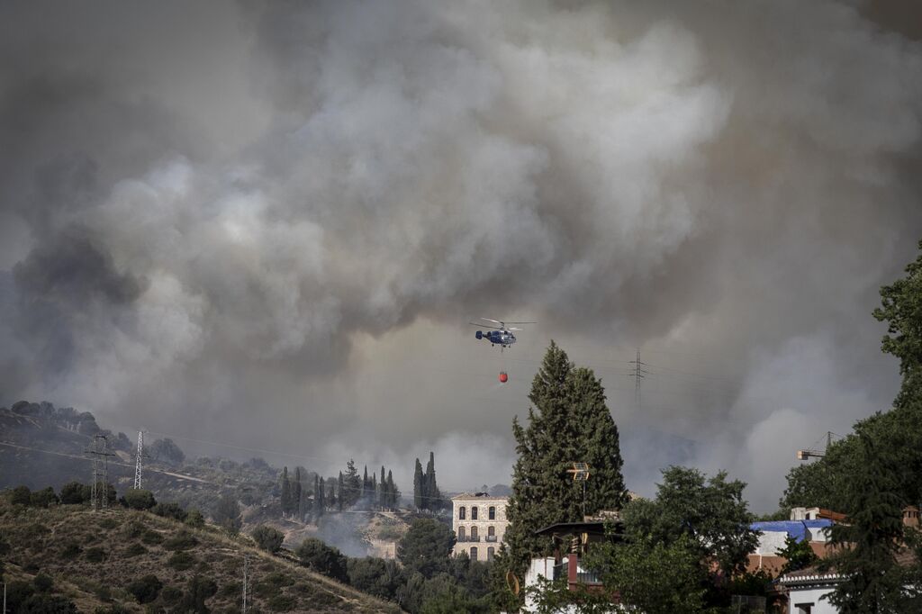 As&iacute; ha sido el incendio que ha quemado el cerro de San Miguel en Granada