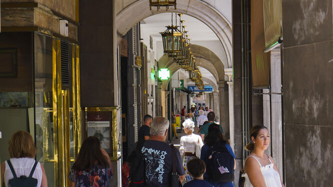 La calle Ganivet y sus alrededores concentran las rentas más altas de Granada
