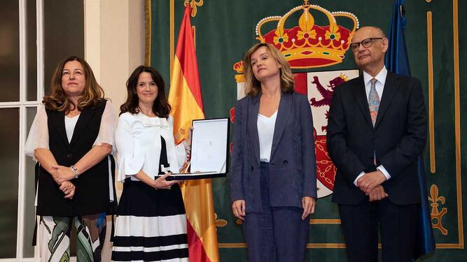 El Ministerio de Educación premia a IES Padre Suárez de Granada por su contribución al progreso del país