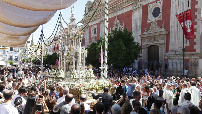 Así es la procesión del Corpus de Sevilla.