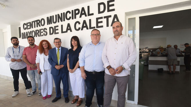 Autoridades presentes en la inauguración del centro municipal de mayores de La Caleta en Salobreña