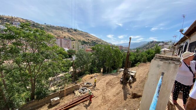 UP denuncia el "encajonamiento" de vecinos de Bola de Oro en Granada por la construcción de pisos de lujo