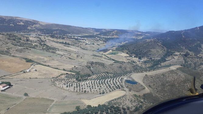 Imagen aérea del incendio declarado en el paraje El Azafranero
