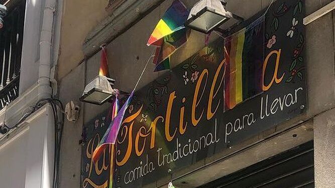 La Tortillera, una tienda de comida de Granada, sufre dos ataques a su decoración LGTBI+