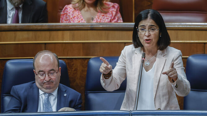 La ministra de Sanidad, Carolina Darias, en la sesión de control al Gobierno.