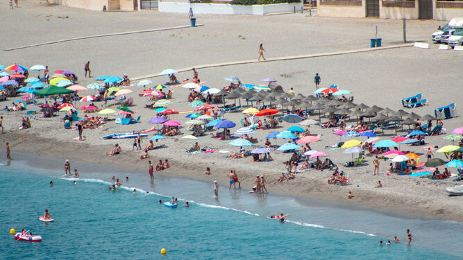 Llenos técnicos, calor y espectáculos: la Costa inicia oficialmente el verano