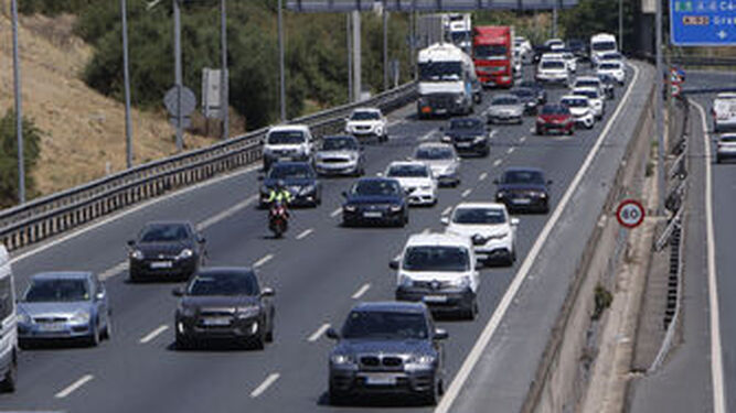 Problemas de tráfico en los accesos a Granada y otras ciudades de España