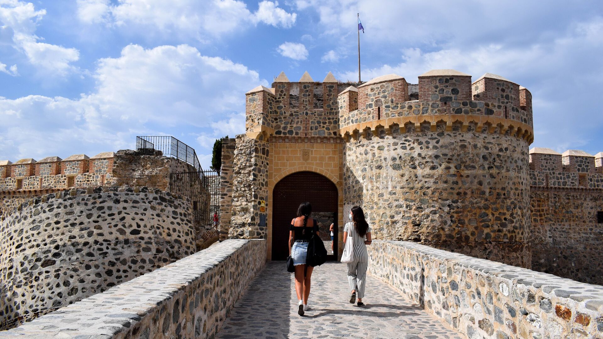 Viaja al pasado con algunos de estos impresionantes castillos de varias localidades de Granada