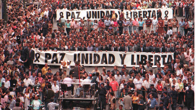Manifestación tras el secuestro de Miguel Ángel Blanco en julio de 1997.