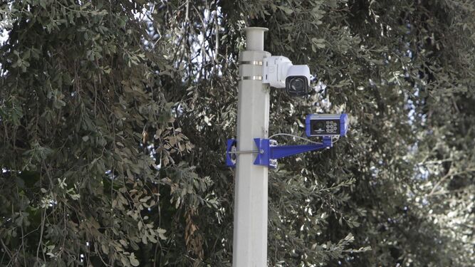 Detalle de las nuevas cámaras del plan Respira, en la zona de Capuchinos.