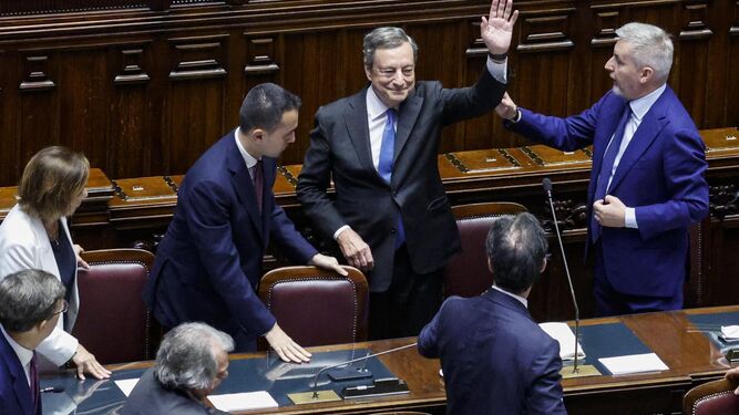 El primer ministro italiano, Mario Draghi, en la Cámara de Diputados, donde fue acogido con aplausos.