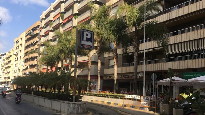 Solicitan al Ayuntamiento de Almuñécar la reapertura del aparcamiento público del Paseo del Altillo