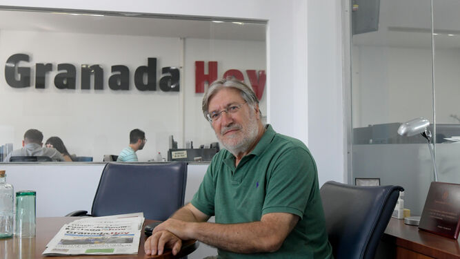 José Antonio Pérez Tapias en la redacción de Granada Hoy