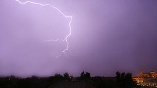 Imagen de archivo de tormentas eléctricas