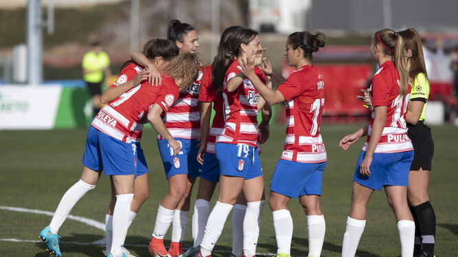 Las jugadoras del Granada CF Femenino celebran un tanto la pasada campaña.