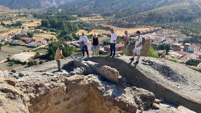 Avanzan los trabajos en Granada de excavación arqueológica en el Castillo Medieval de La Peza