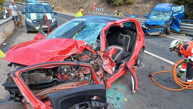 Dos heridos graves tras un aparatoso accidente en la carretera de la Costa