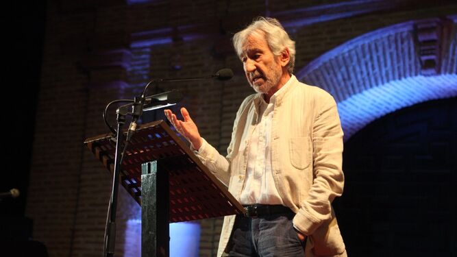 El Festival Internacional 'Poesía en el Laurel' reconoce en Granada la trayectoria del actor José Sacristán