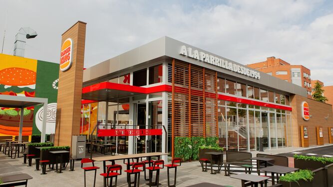 Abades amplía su red de franquicias de Burger King con la apertura de Iznalloz