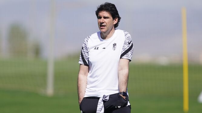 Aitor Karanka, en un entrenamiento con el Granada CF