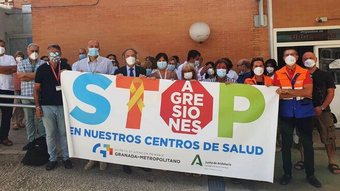 Sanitarios y sindicatos condenan la agresión a un médico de familia por un paciente disconforme en un centro de salud de Granada