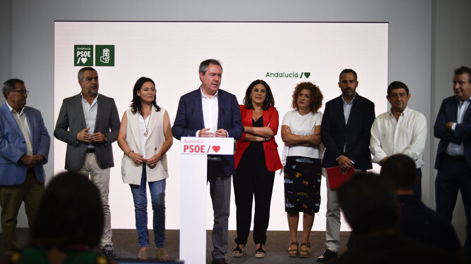 Juan Espadas, junto a los secretarios provinciales del PSOE
