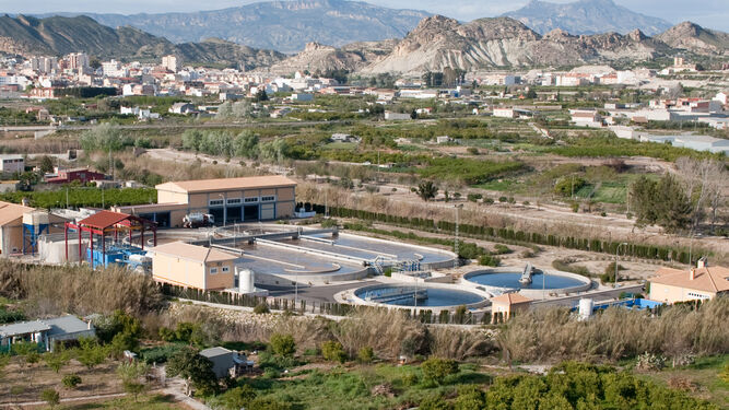 Instalaciones de una de las depuradoras del parque de la Región de Murcia, que dan un agua de excelente calidad.