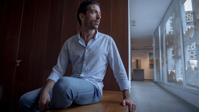 David Coria, fotografiado en el Centro de Cerámica Triana, la oficina permanente de la Bienal.’