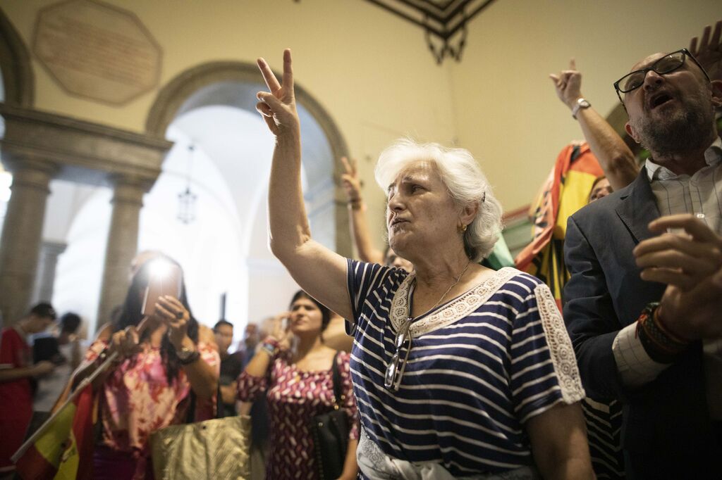 Altercados en la conferencia de Macarena Olona en Granada