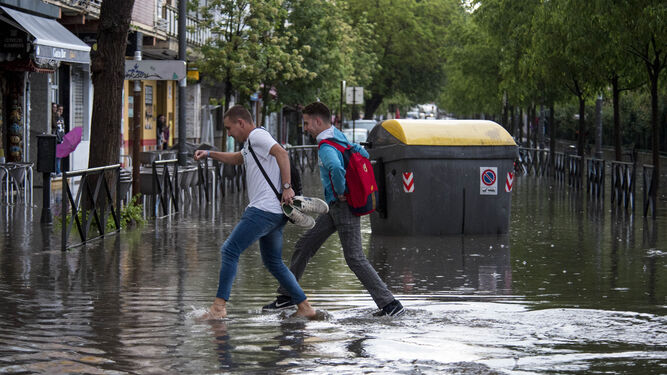 Una fuerte tromba de agua provoca inundaciones en distintos municipios de Granada