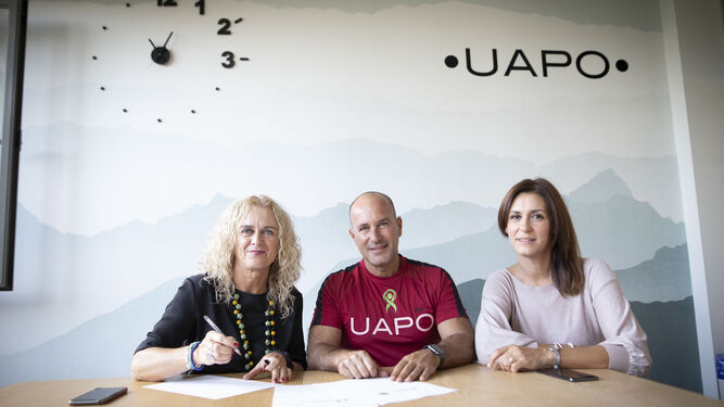 La presidenta de Mujeres con Iniciativa, Elisa Campoy, junto a Javier Cánovas Pérez de la Blanca, director deportivo de la UAPO .