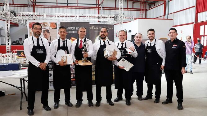 Los mejores cortadores de jamón de toda España participan en un concurso nacional en Huétor Tájar