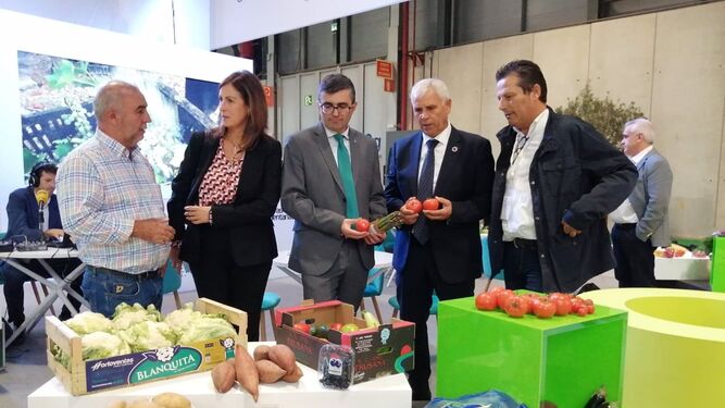 El delegado de Empleo en Granada, Javier Martín, durante su visita a Fruit Attraction