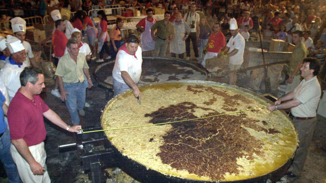 Una tortilla de récord elaborada en Ciempozuelos, Madrid, en 2001 con 8.000 huevos y 900 kilos de patatas