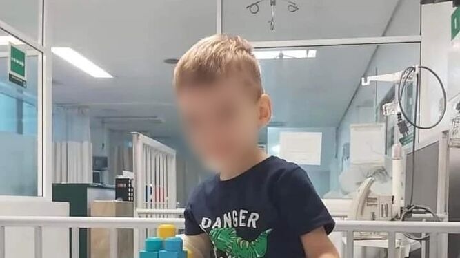 El pequeño Oliver ya se encuentra ingresado en el hospital para operarse de un tumor cerebral