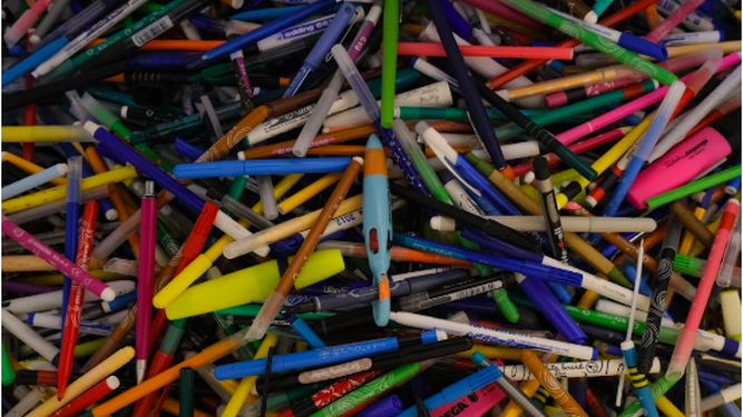 El Colegio Caja Granada recogerá bolígrafos para darles una segunda vida